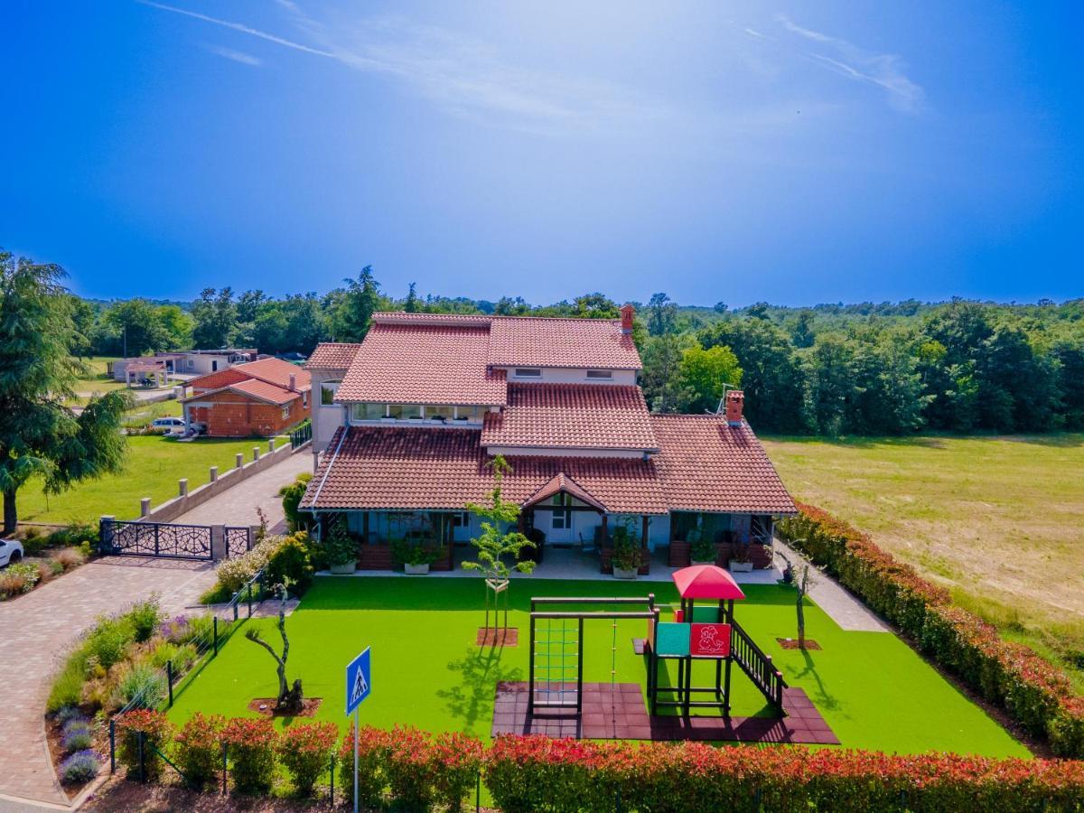 Guest House Flora Pazin Exterior foto